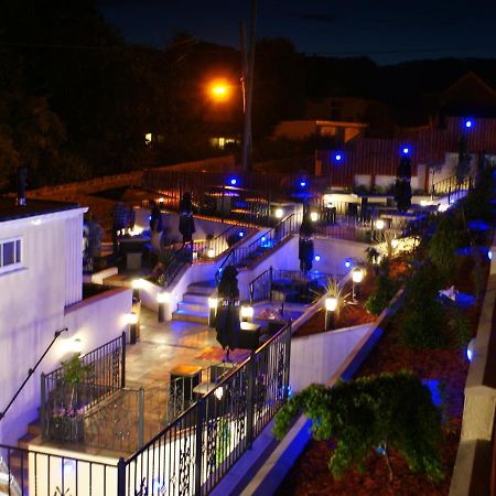 The Fountain Inn Hendy Екстер'єр фото