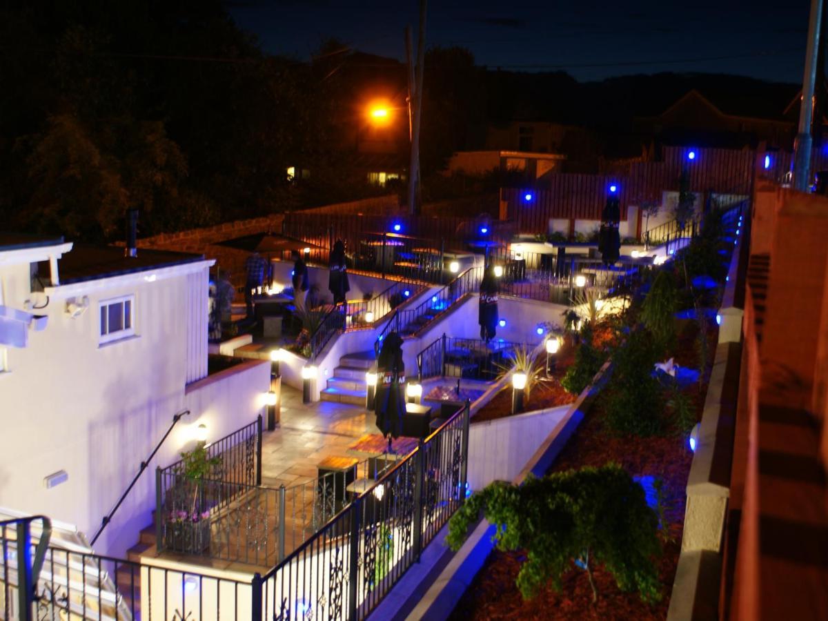 The Fountain Inn Hendy Екстер'єр фото