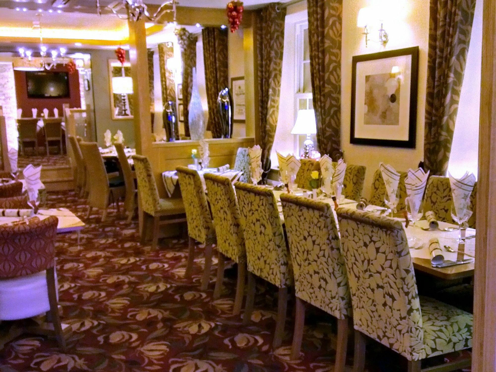 The Fountain Inn Hendy Екстер'єр фото