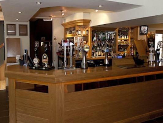 The Fountain Inn Hendy Екстер'єр фото